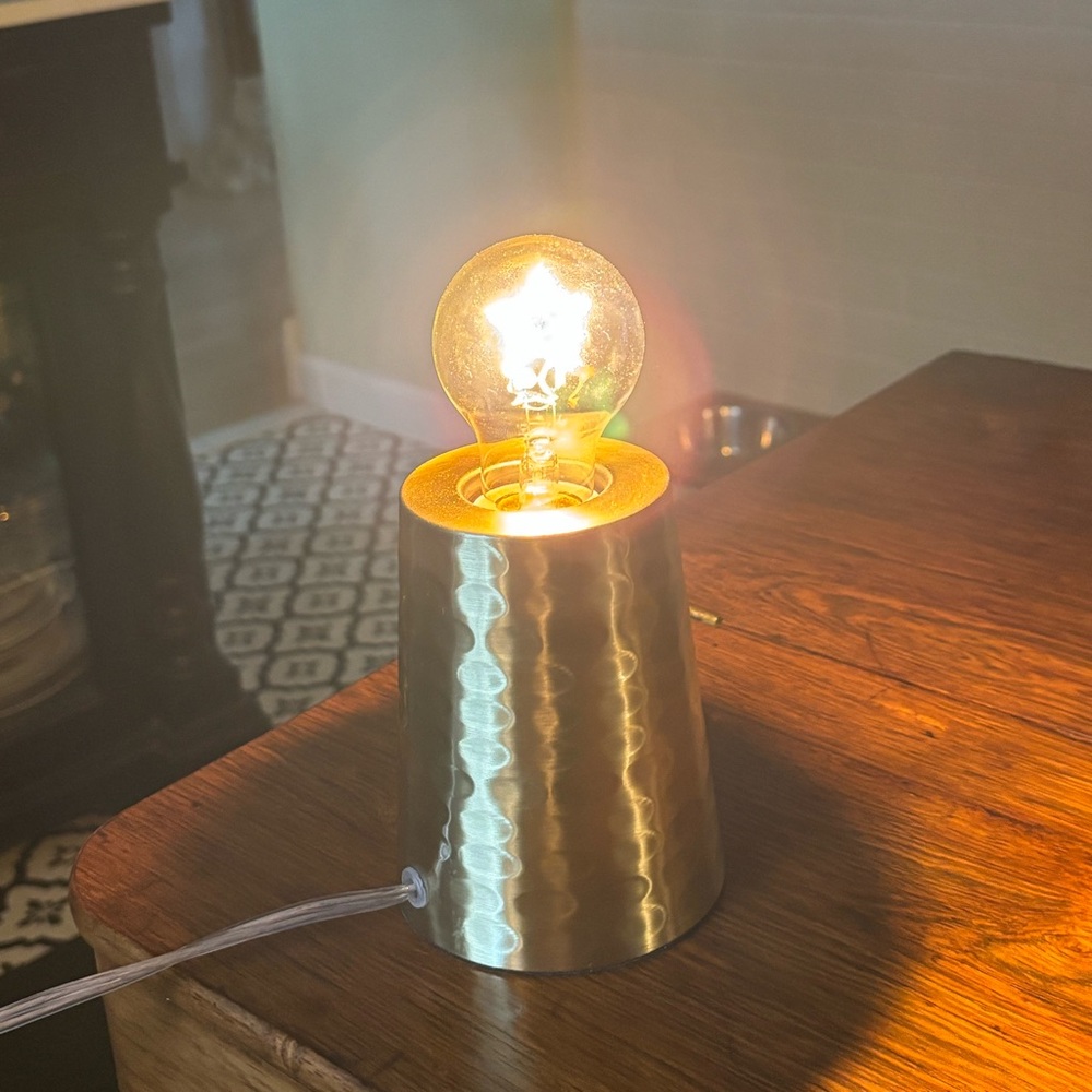 🌟Brushed Metal Table Lamp with Exposed star Bulb - gold color